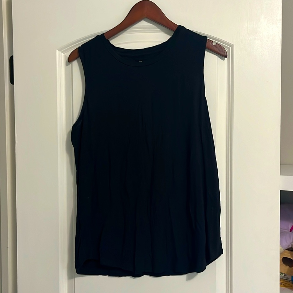 Black nursing friendly sleeveless top, large